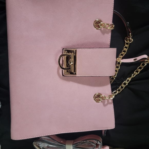 Pink Faux Leather  Bag w/wristlet new no tag - Picture 2 of 9